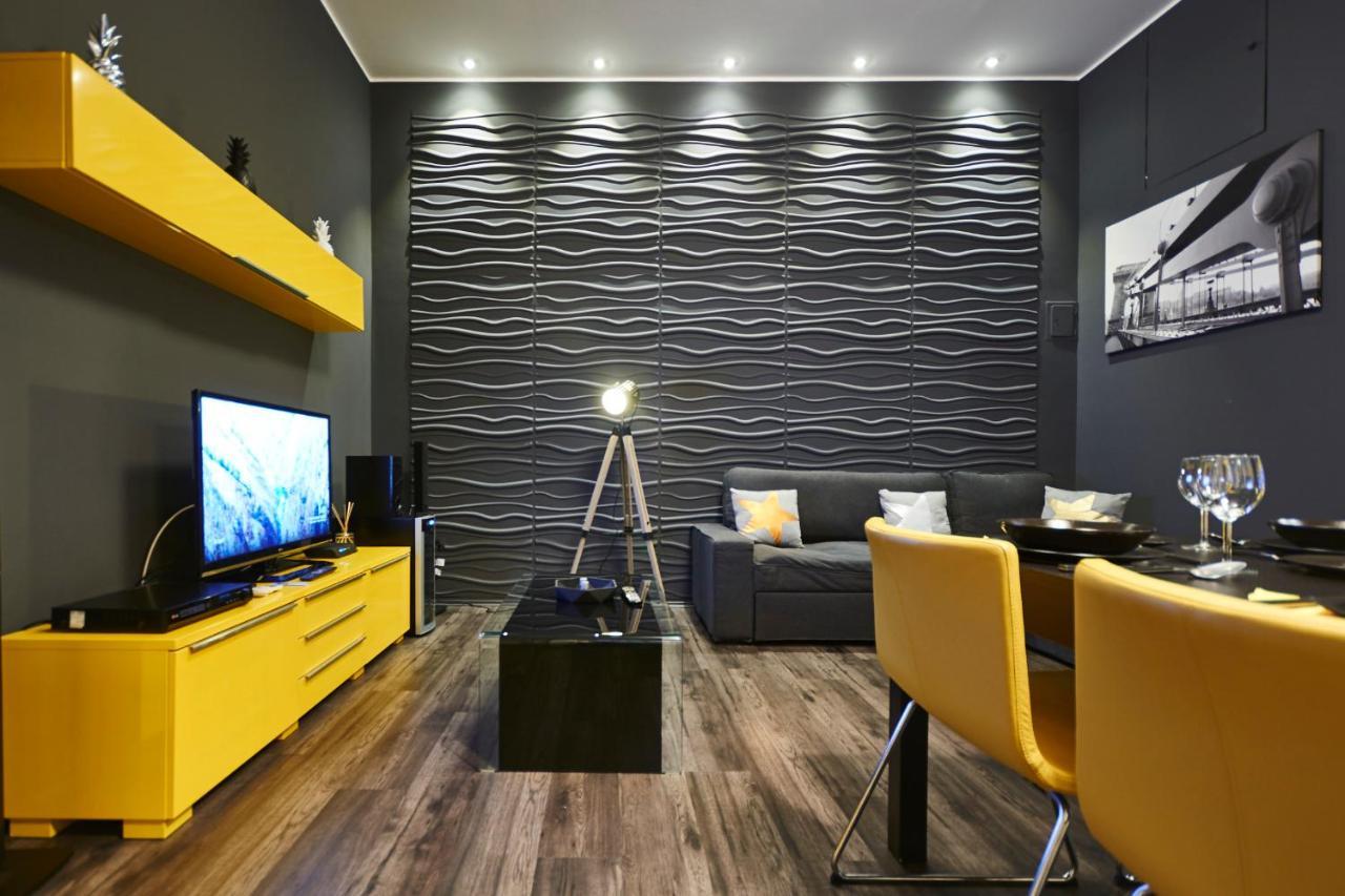 Central Location Yellow-Black Apartment Budapest Esterno foto