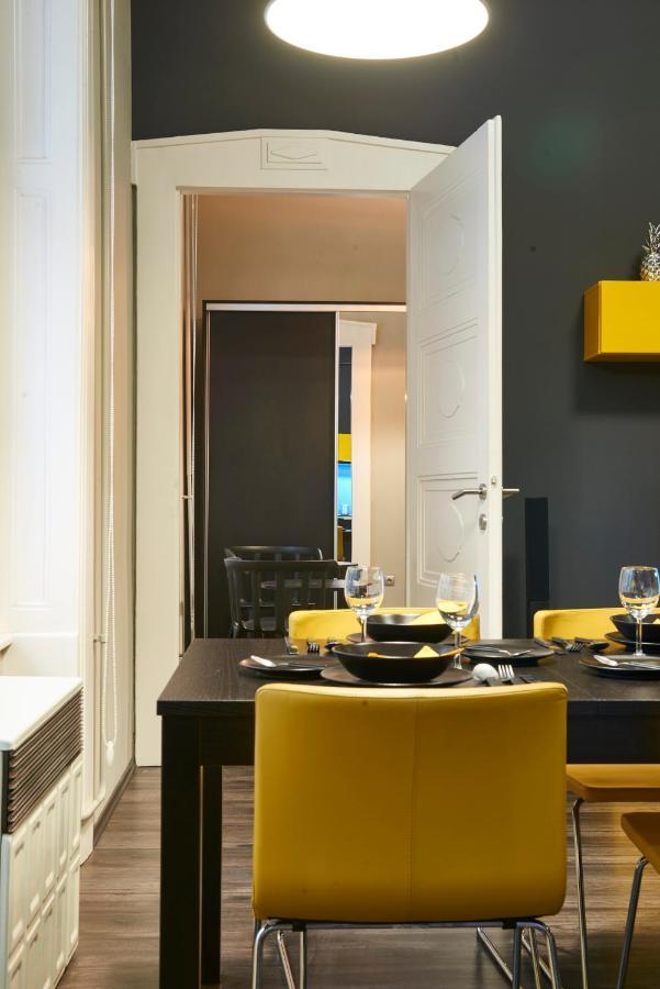 Central Location Yellow-Black Apartment Budapest Esterno foto