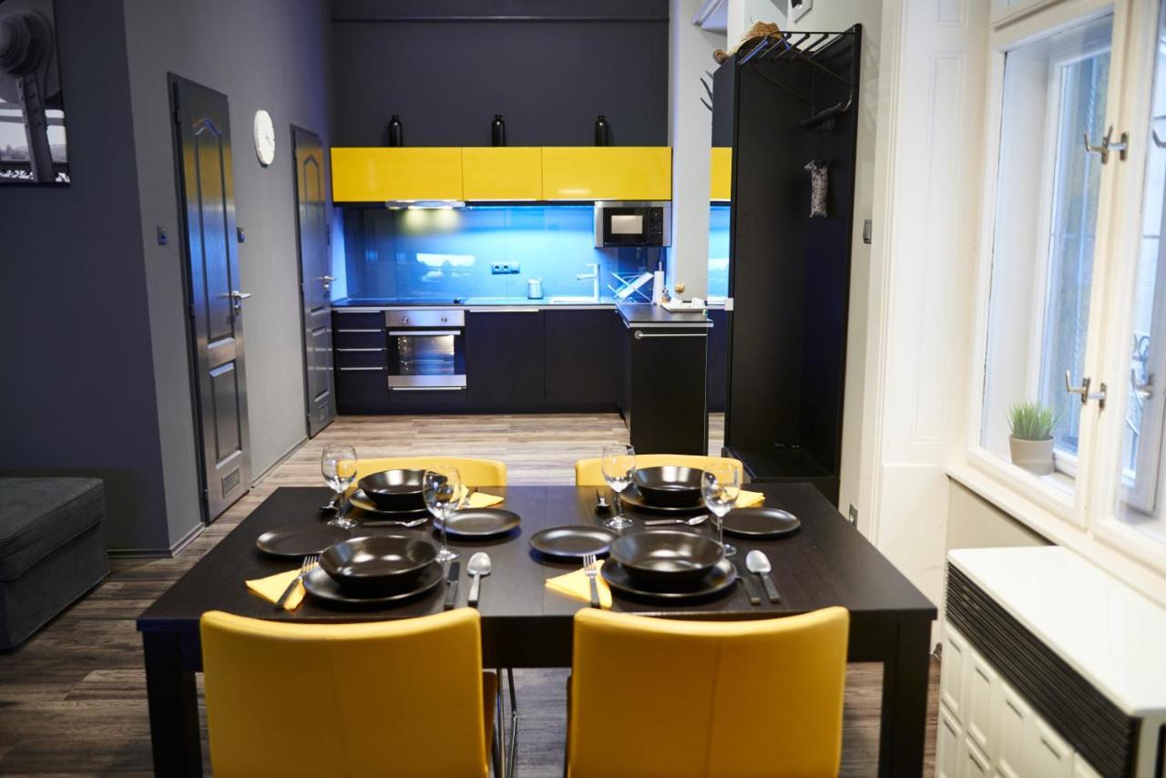 Central Location Yellow-Black Apartment Budapest Esterno foto