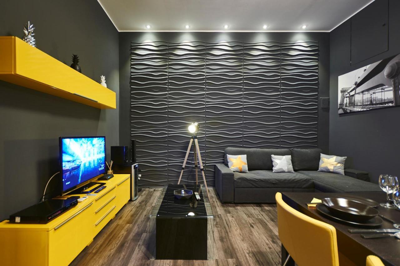Central Location Yellow-Black Apartment Budapest Esterno foto