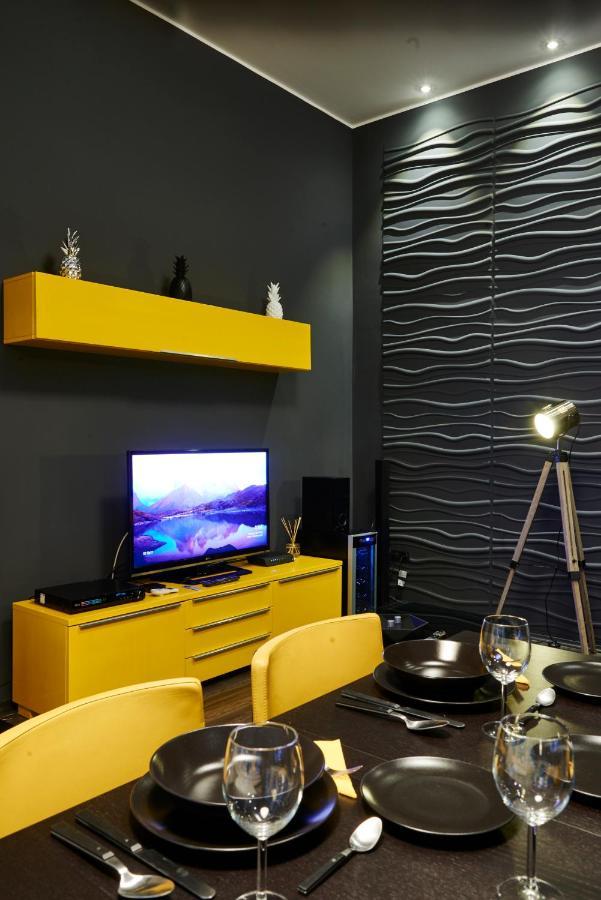 Central Location Yellow-Black Apartment Budapest Esterno foto