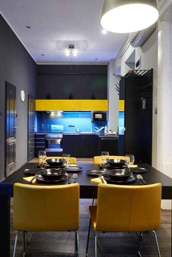 Central Location Yellow-Black Apartment Budapest Esterno foto
