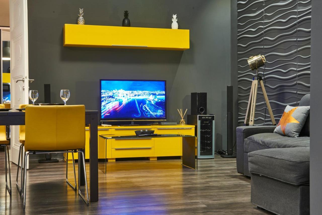 Central Location Yellow-Black Apartment Budapest Esterno foto