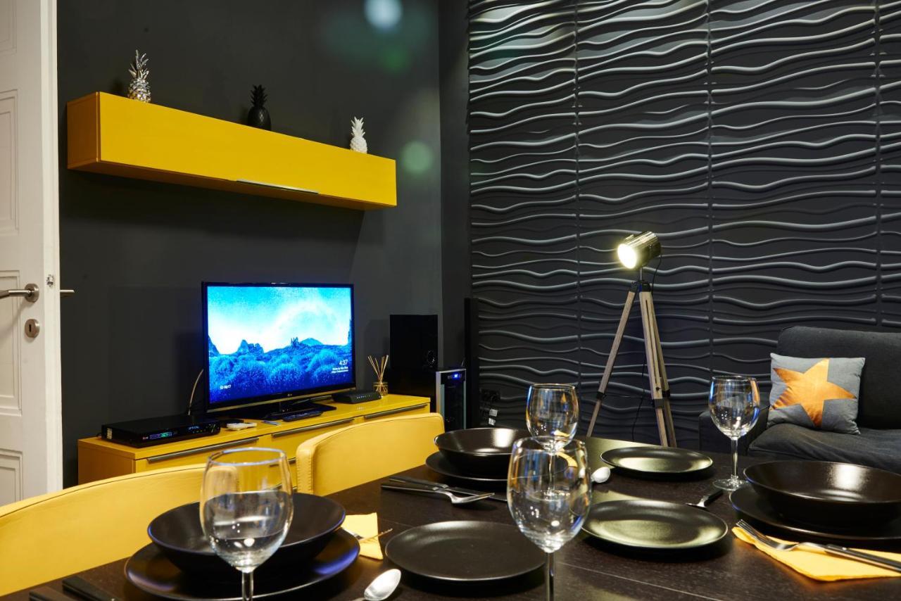 Central Location Yellow-Black Apartment Budapest Esterno foto