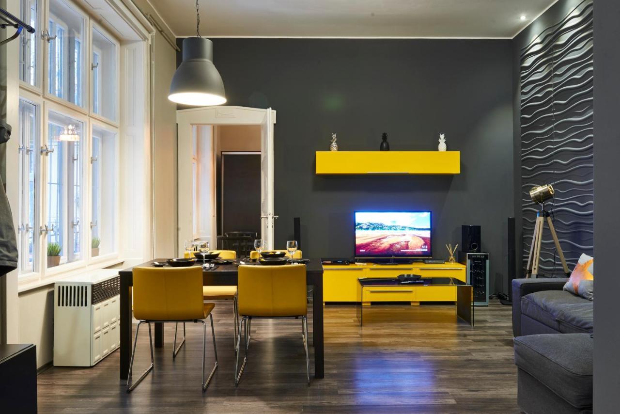Central Location Yellow-Black Apartment Budapest Esterno foto