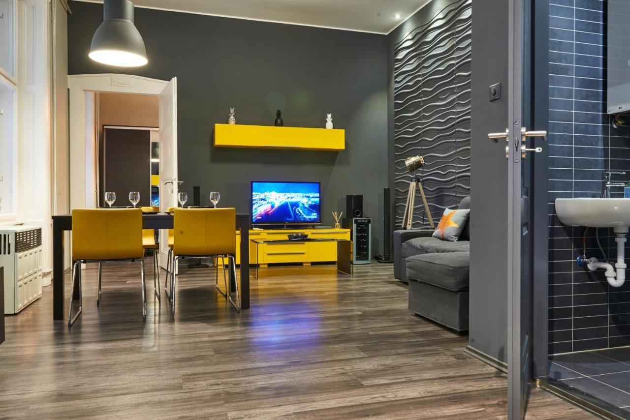 Central Location Yellow-Black Apartment Budapest Esterno foto